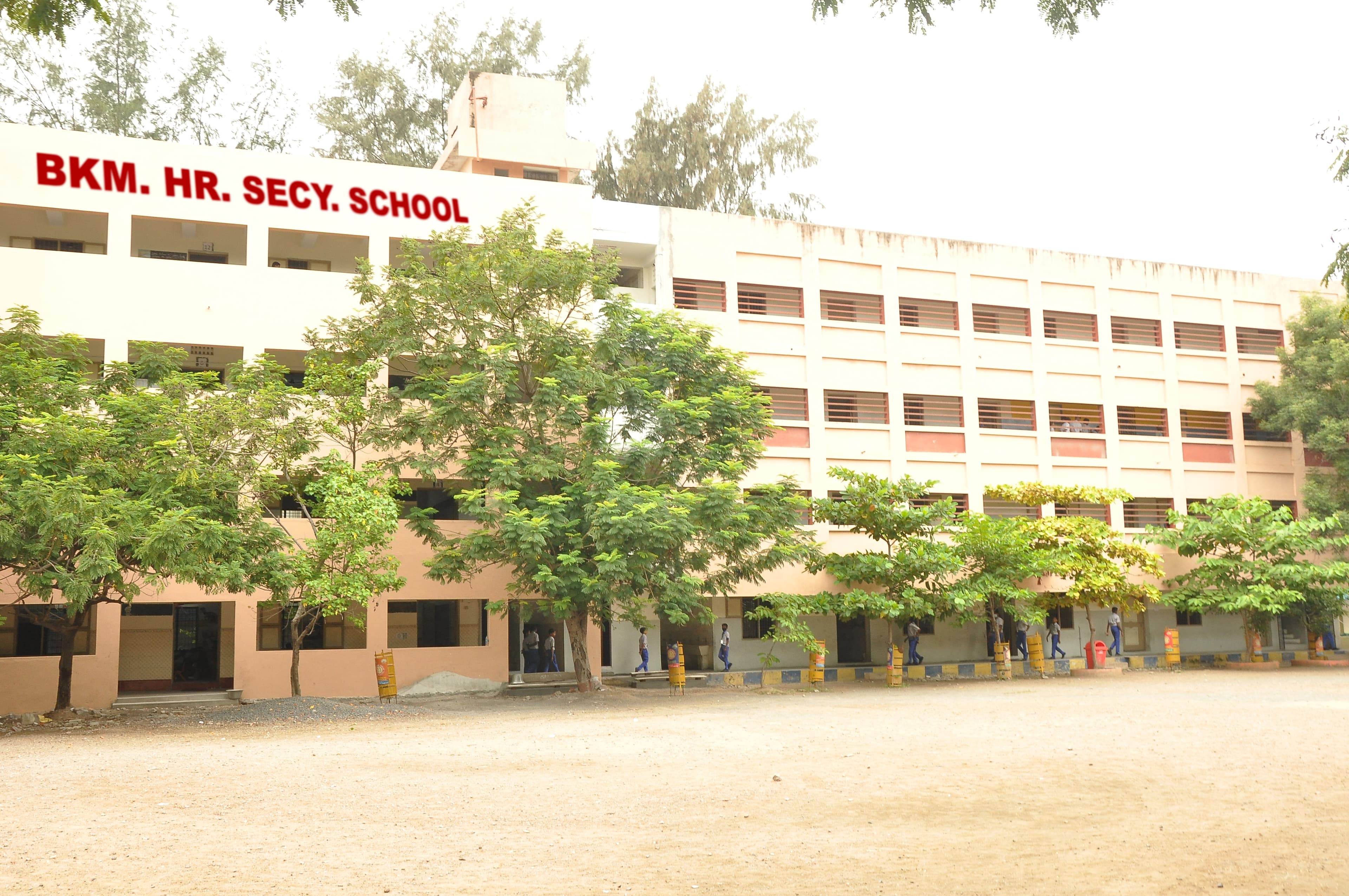 BKMHSS school building and courtyard in Kelambakkam